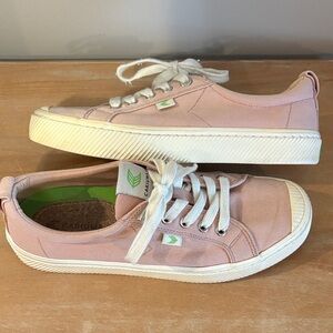 Cariuma Women's Blush Canvas Sneakers